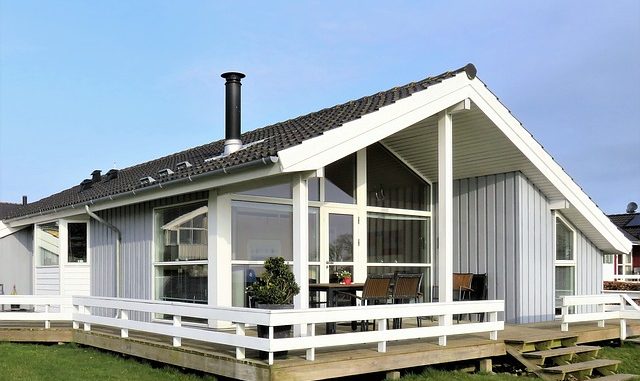 Jak vybavit terasu pro horké letní dny – odpočinek, opalování, relaxace i zábava