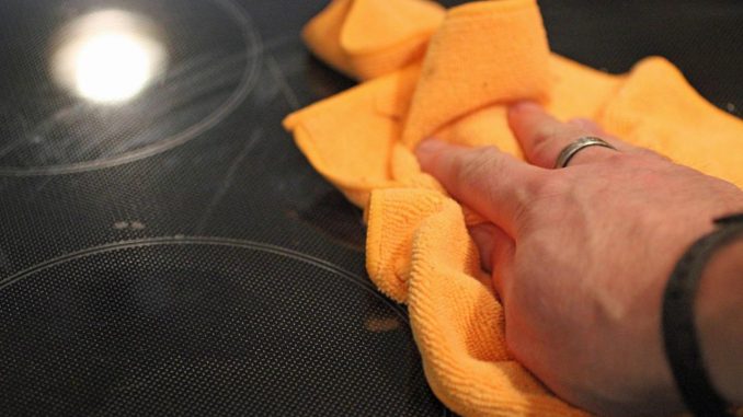 Jednoduchý a účinný způsob, jak vyčistit varnou sklokeramickou desku
